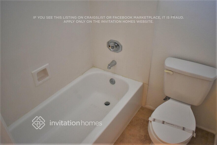 Building Photo - 3519 N 107th Dr