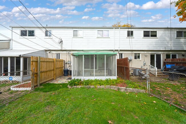 Building Photo - 144 Parnacott Dr