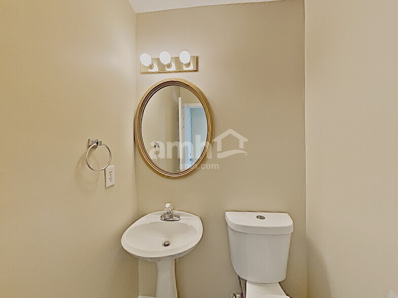 Building Photo - 1215 Wilkes Crest Dr