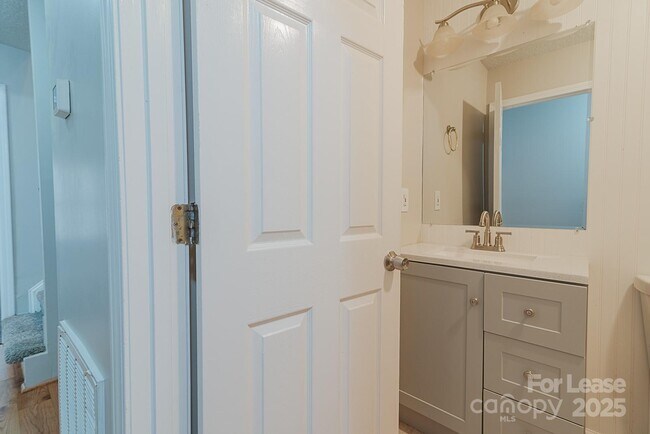 Building Photo - 850 Athenian Dr