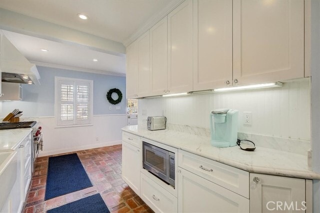Building Photo - 2128 Miramar Dr