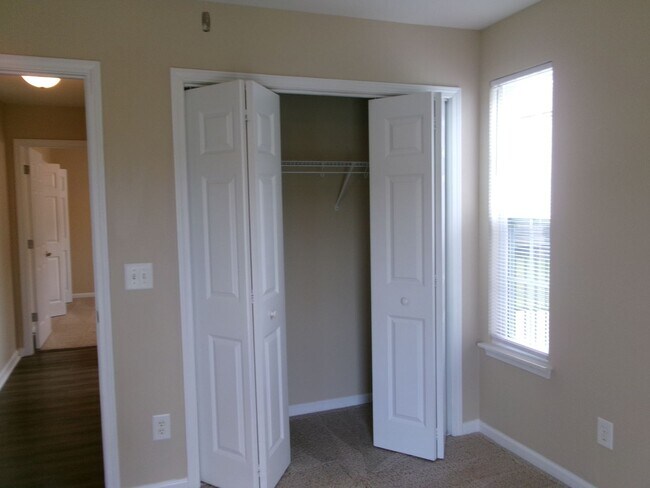 Building Photo - 4 bedroom, 3 bath home in Surfside Beach Club