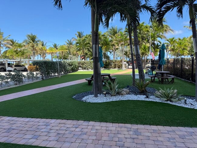 Building Photo - 305 N Pompano Beach Blvd