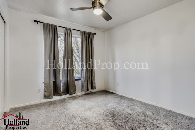 Building Photo - Charming 3-level townhome ideally located in the heart of Beaverton!