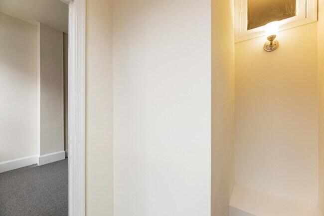 Building Photo - 1916 Eutaw Pl