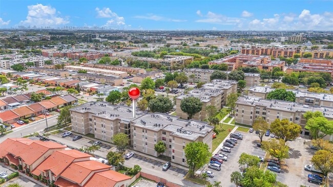 Building Photo - 1825 W 56th St