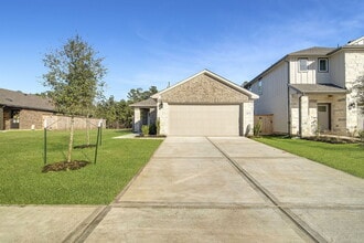 Building Photo - Barely-lived-in single-story 3 bedroom, 2 bath home with 2-car garage located in the Mavera commu...