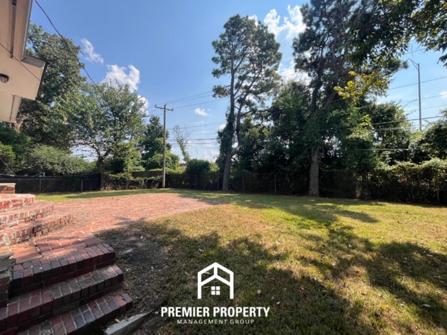 Building Photo - 5037 Woodlark Ave