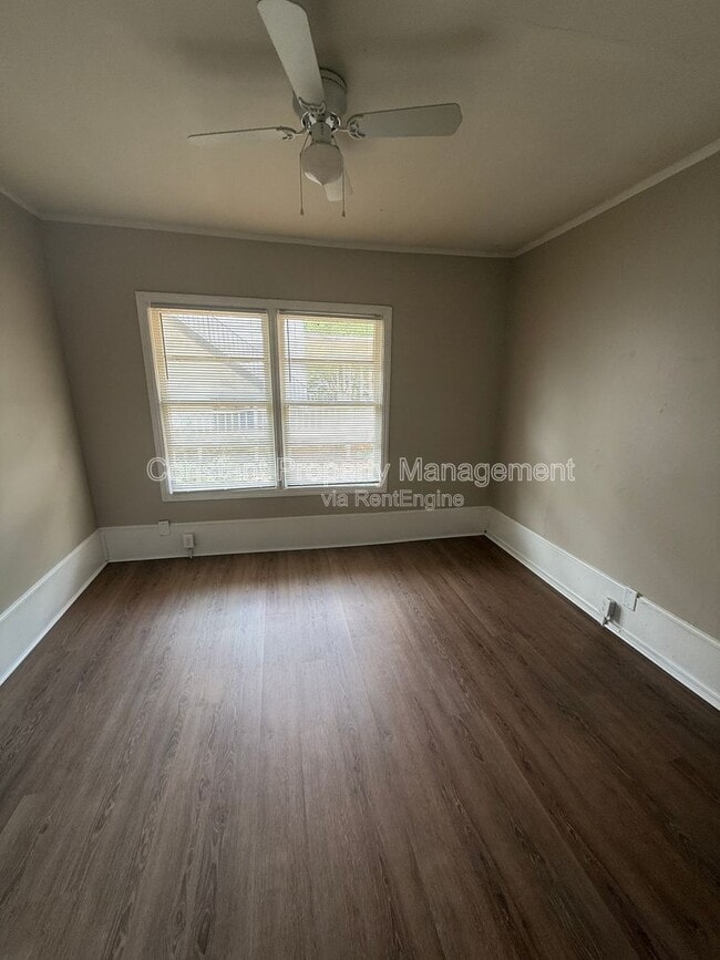 Building Photo - 614 W Poplar St