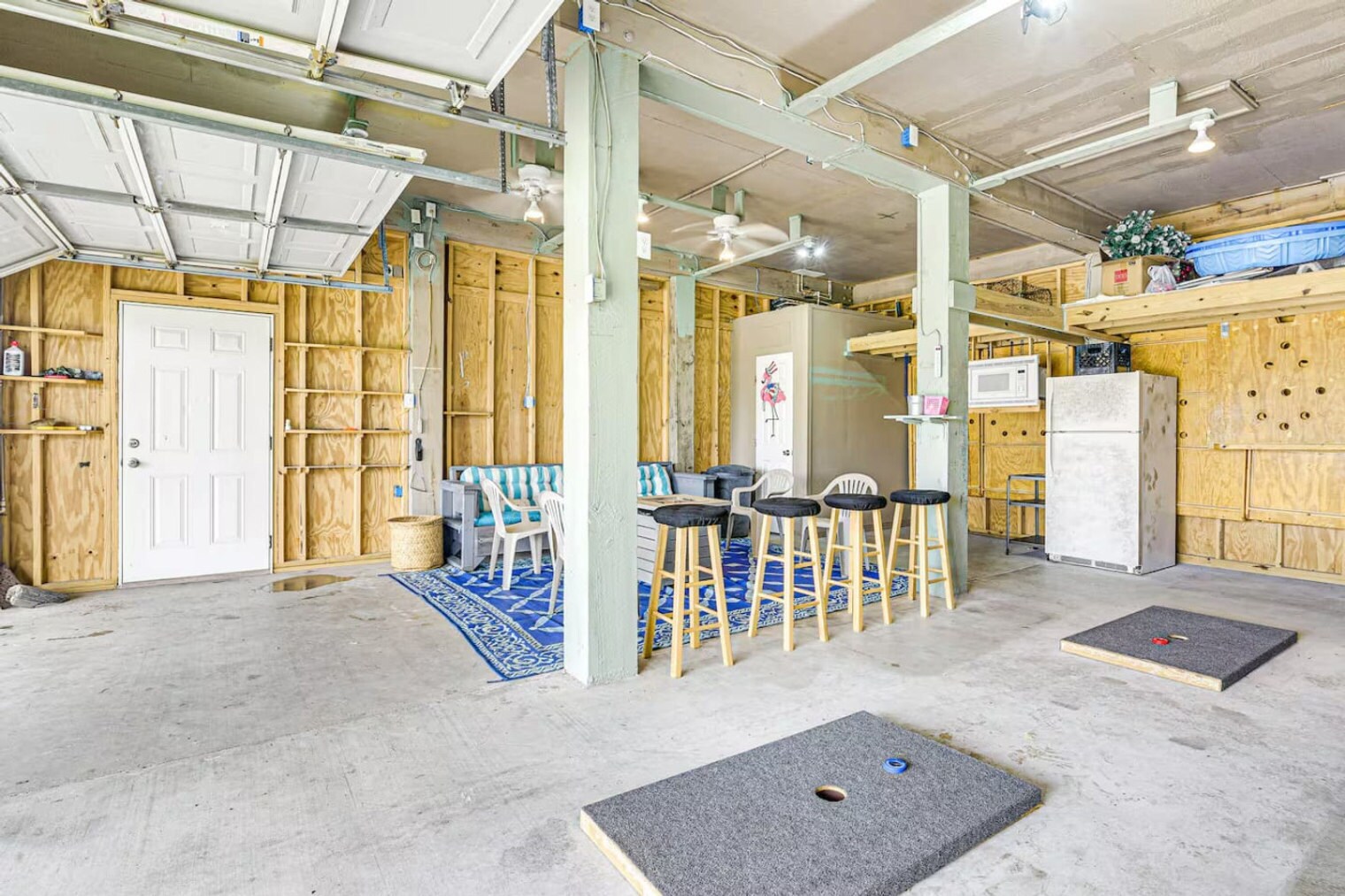 Building Photo - 3229 Castle Dr