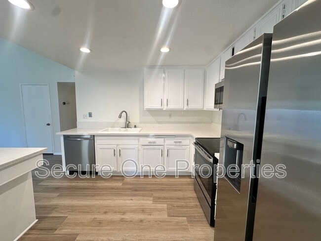 Building Photo - 10020 Larwin Ave