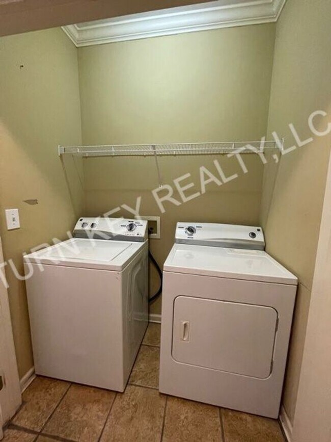Building Photo - 515 Enclave Cir