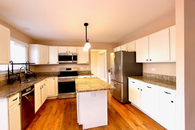 Building Photo - 18376 W Springwood Dr