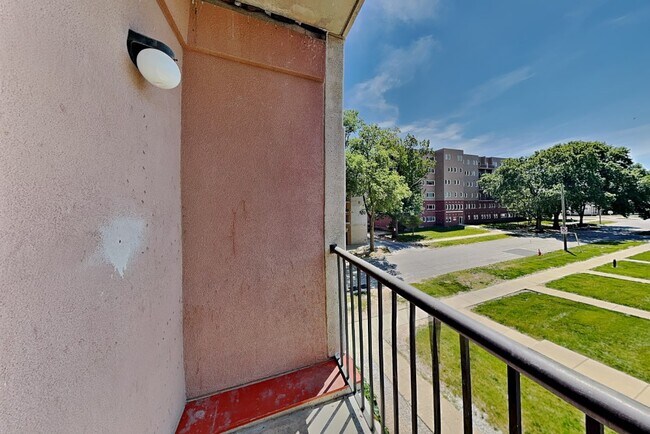 Building Photo - 215 Stanton Ave