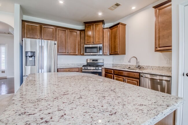 Building Photo - 2048 Oglethorpe Dr