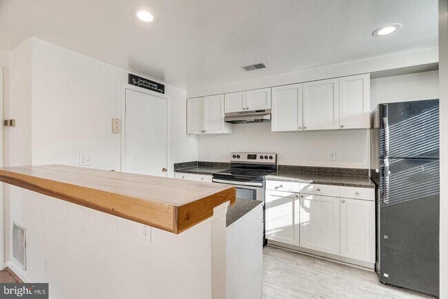 Building Photo - 4418 Pembrook Village Dr