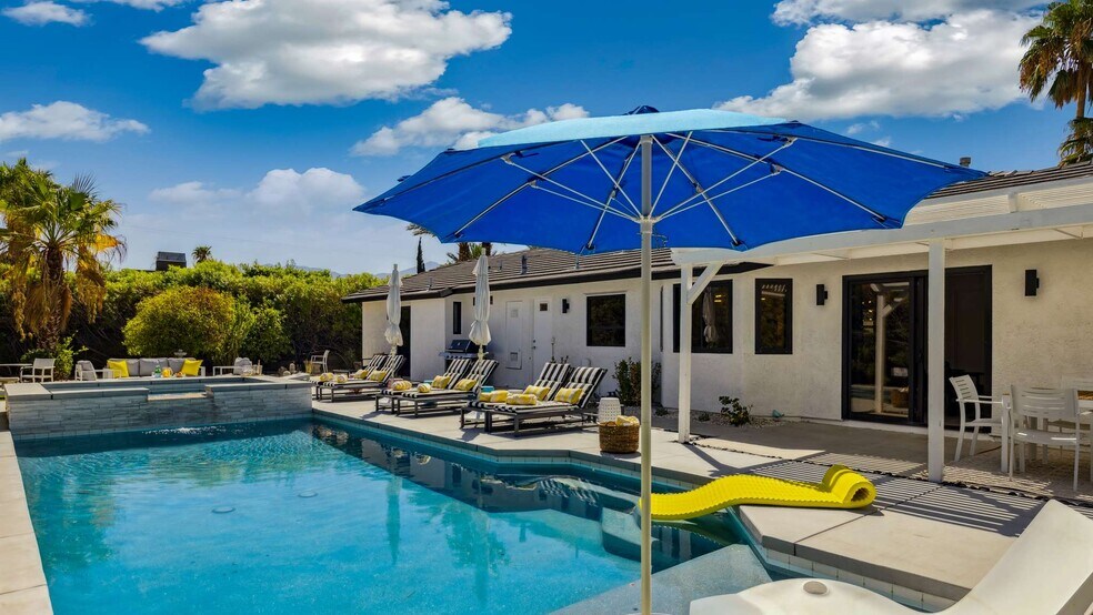 Building Photo - 2004 Nicola Rd E