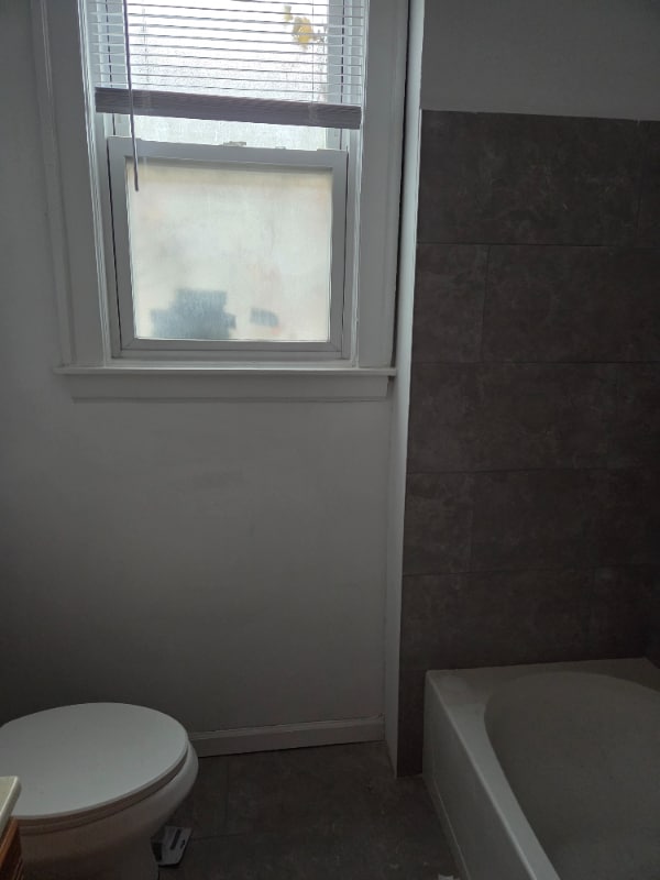 Building Photo - 7926 S Paxton Ave