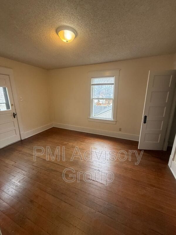 Building Photo - 734 SW Lindenwood Ave