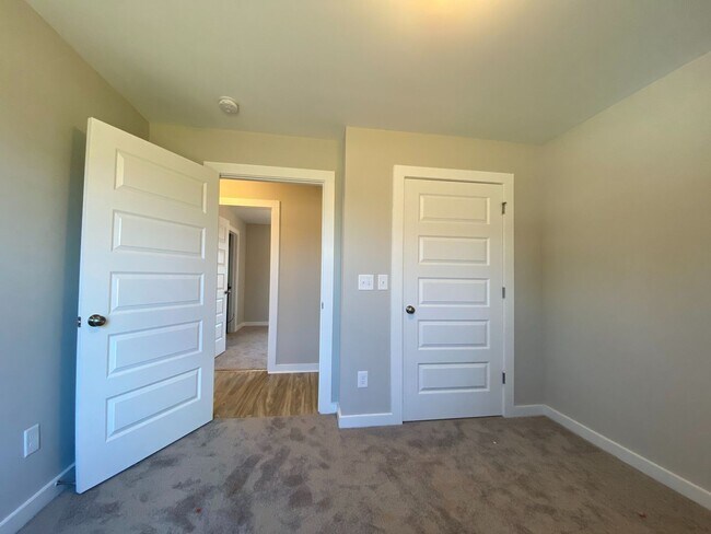 Building Photo - Gorgeous Home for Rent in Talladega, AL! A...