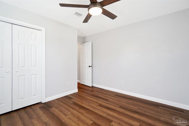 Building Photo - 323 Twisted Oak Dr