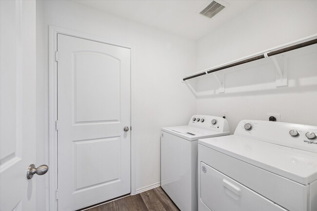 Building Photo - 24725 Mountain Tree Dr