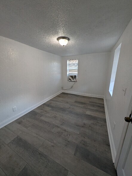 Building Photo - 1440 N Lincoln Ave