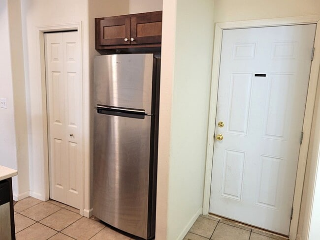 Building Photo - ALL PROSPECTIVE TENANTS MUST SUBMIT A $58 ...