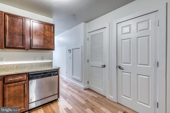 Building Photo - 4122 Haverford Ave