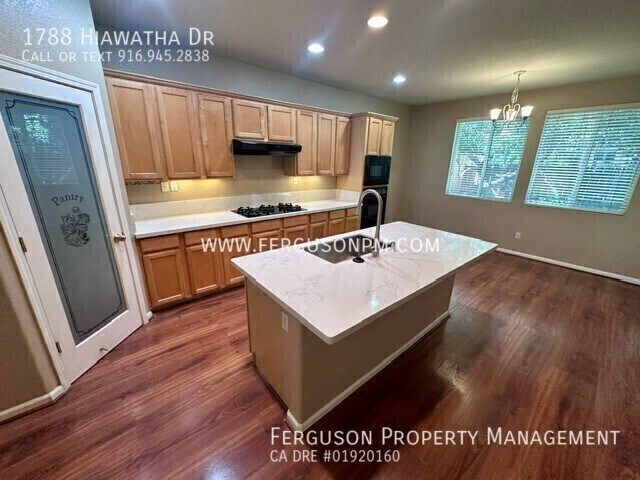 Building Photo - 1788 Hiawatha Dr