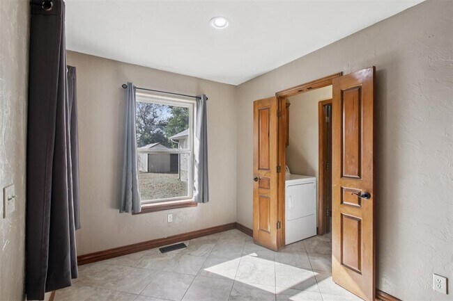 Building Photo - 10516 NW 16th St