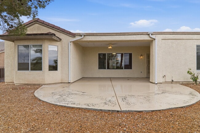Building Photo - Discover comfortable single-story living in this inviting 3-bedroom, 2-bathroom home offering 1,7...