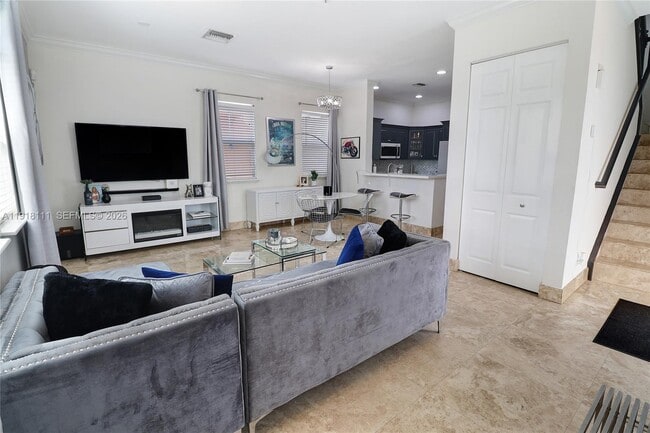 Building Photo - 601 NE 11th Ave