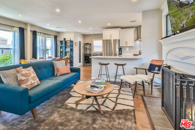 Building Photo - 6027 Comey Ave