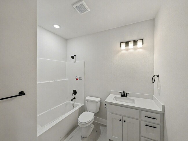 Building Photo - Beautiful New Build with Style