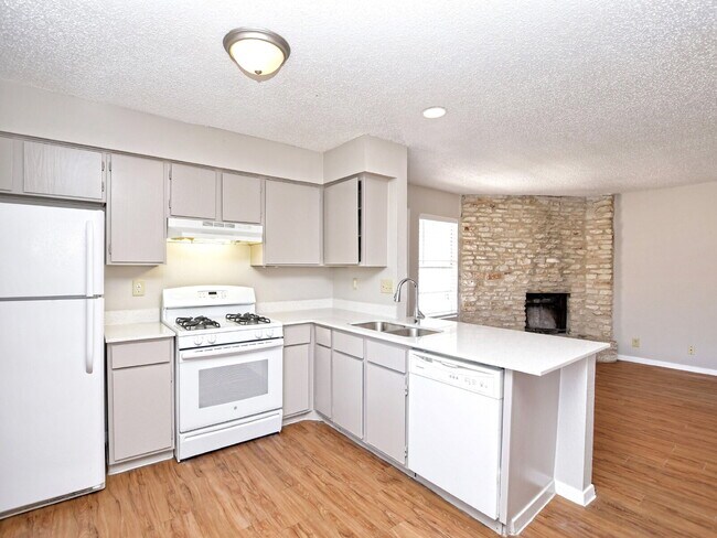 Building Photo - "Cozy Living at 301 Algerita: Charming 2-B...