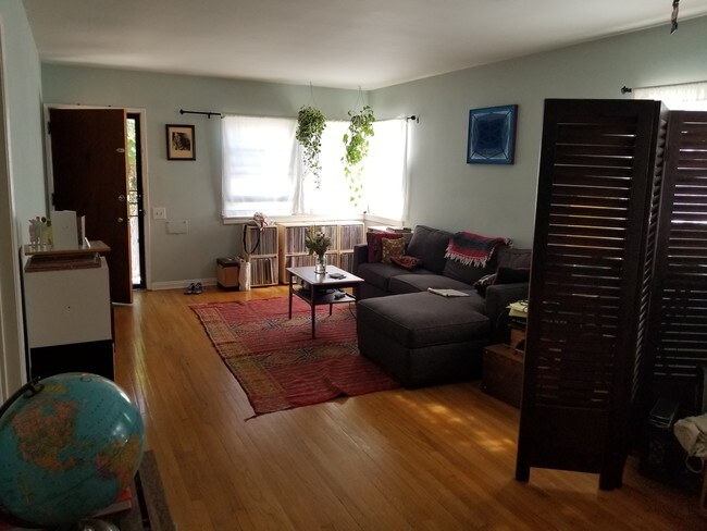 Primary Photo - 4100 Edenhurst Ave