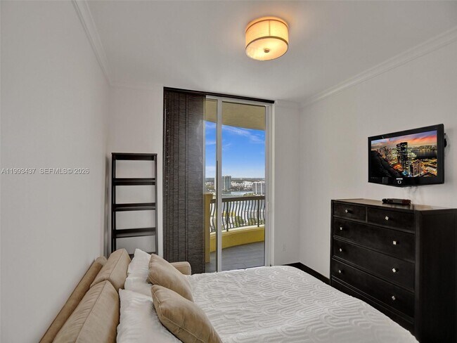 Building Photo - 17875 Collins Ave