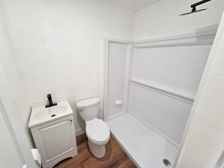 Building Photo - 433 E Bridge St