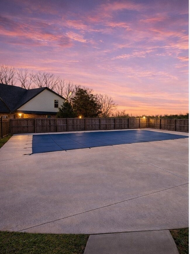 Building Photo - 3301 SW Stonepoint Ave