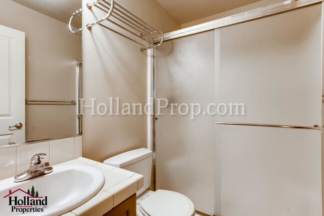 Building Photo - 977 NE 73rd Ave