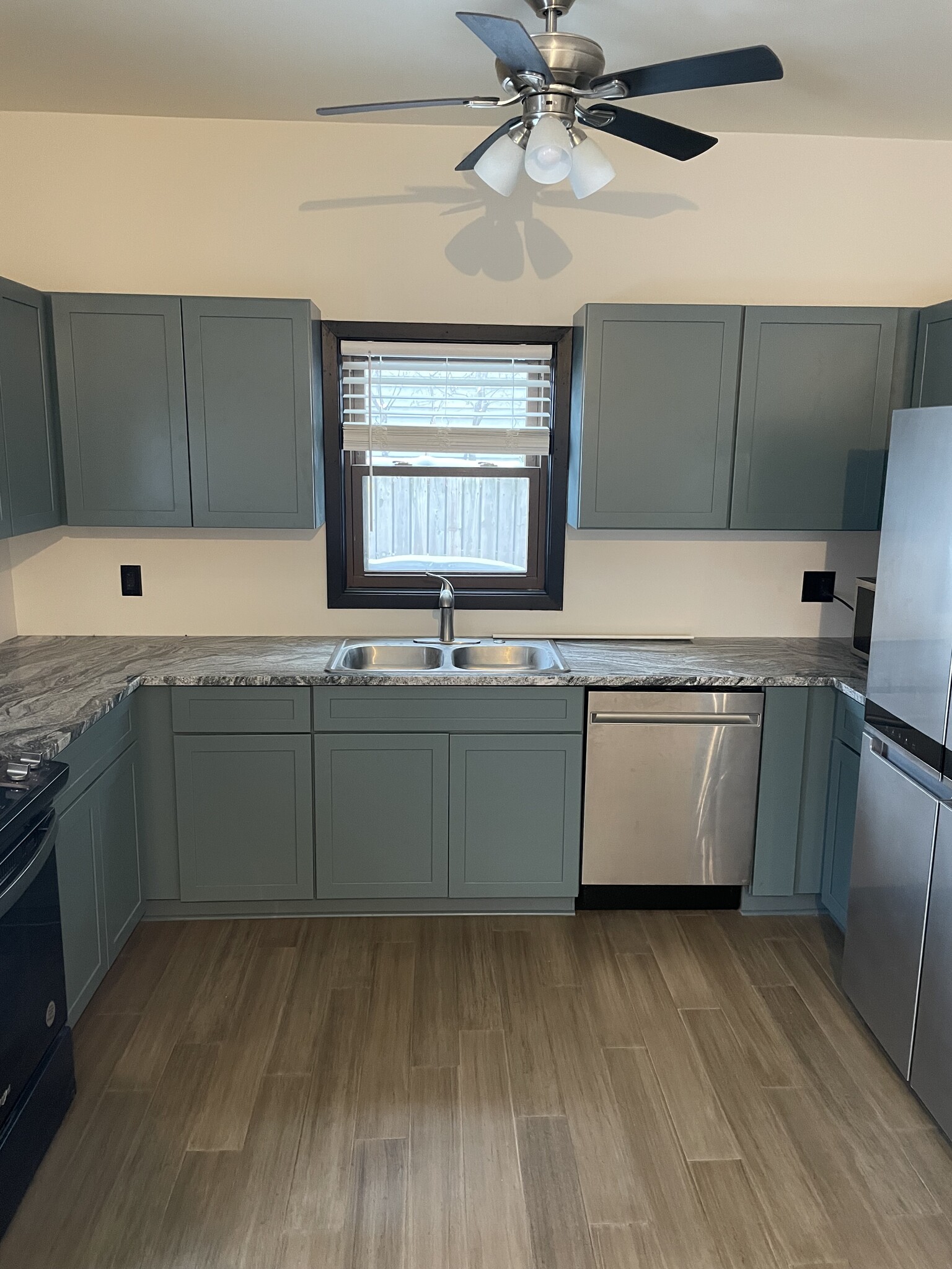 Building Photo - 824 Russell Ave N