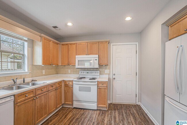 Building Photo - 139 Flagstone Ln