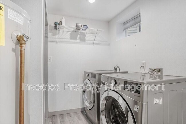 Building Photo - 3004 S Zurich Ct