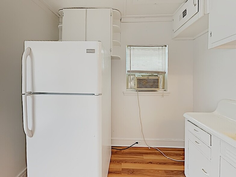 Building Photo - 3333 W 6th St