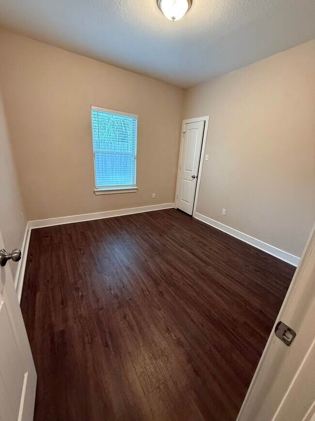 Building Photo - 6125 Rollins St