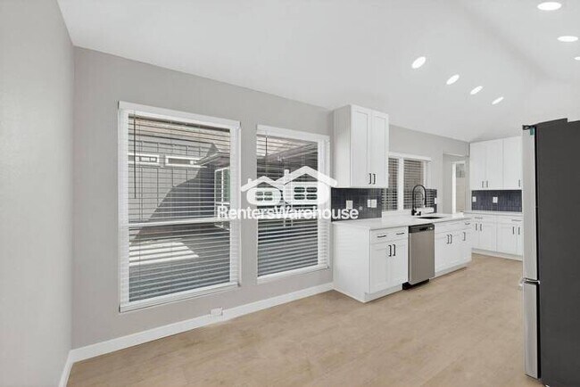 Building Photo - Renovated home in Plano Ready to Be Your Home