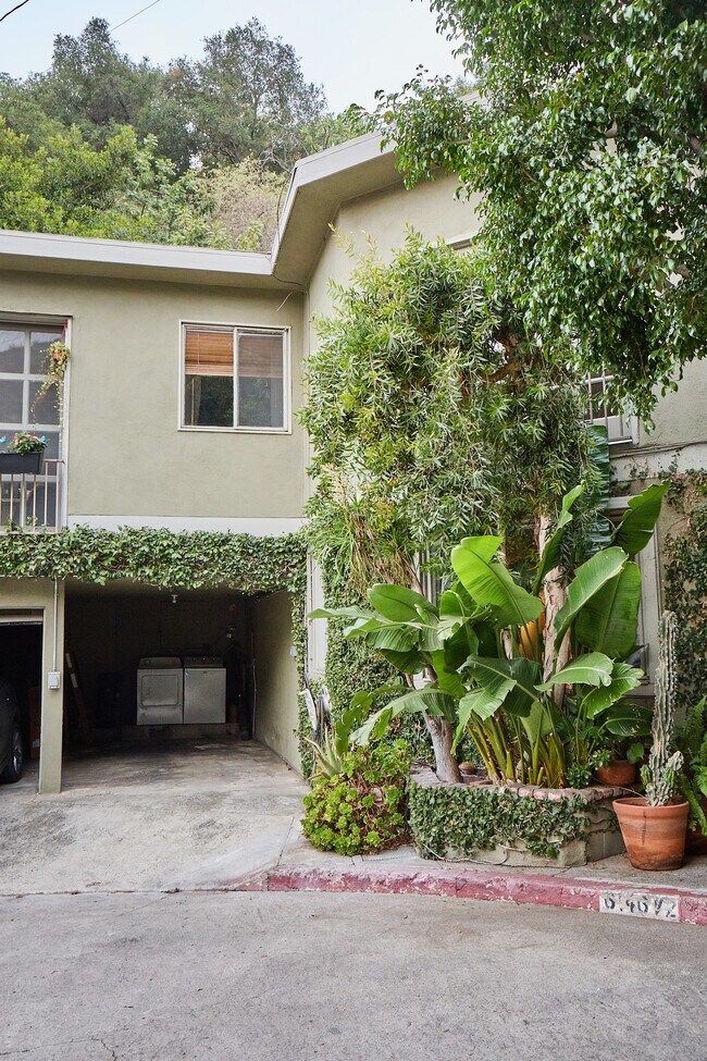 Building Photo - 6148 Glen Holly St