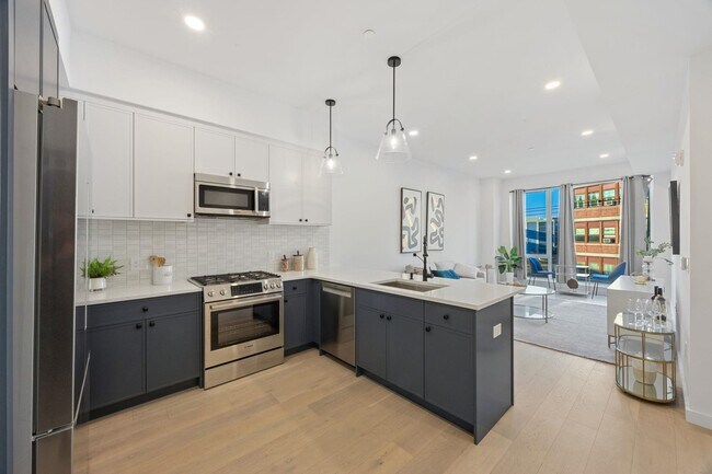 Building Photo - 425 3rd St