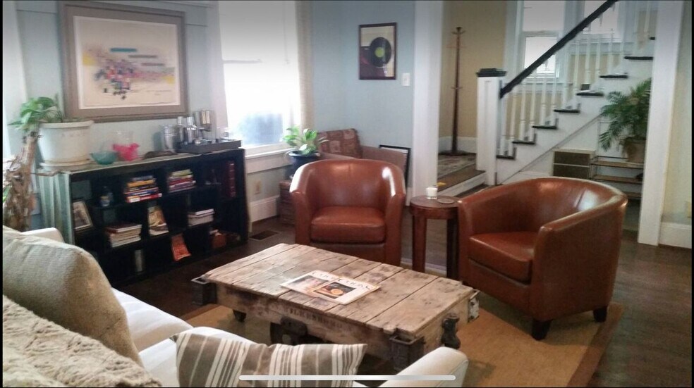 Building Photo - 462 Greenwood Ave NE